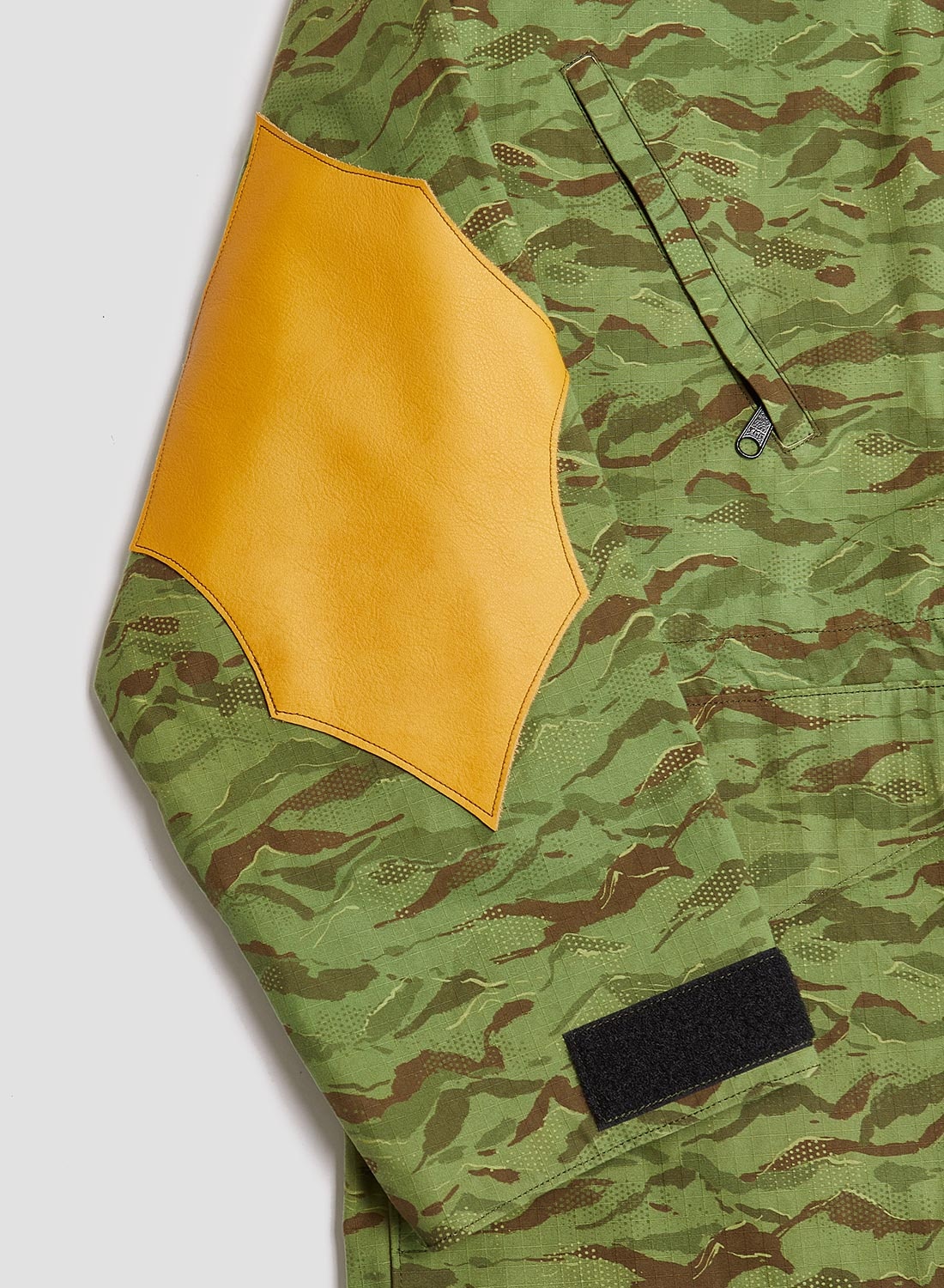 Rocky Mountain Featherbed x Nigel Cabourn Mountain Parka Mountain Camo in Green - 11
