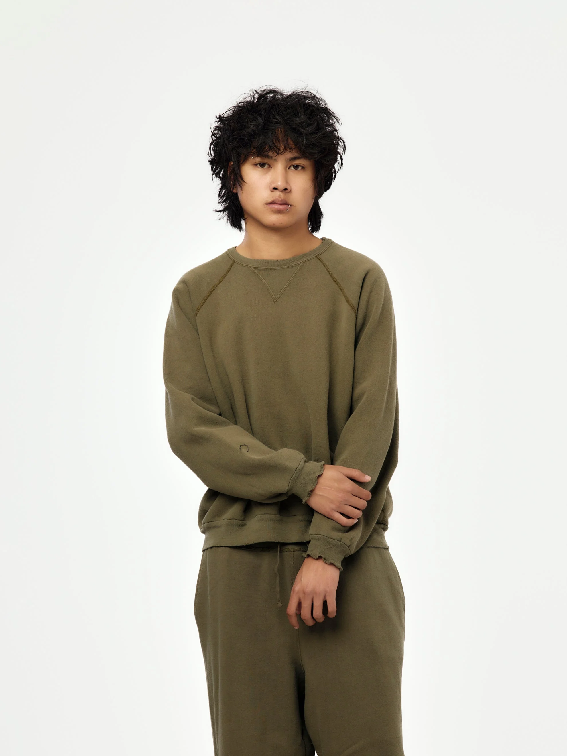 VINTAGE DOUBLE V SWEATSHIRT (OLIVE) (SIS) - 1