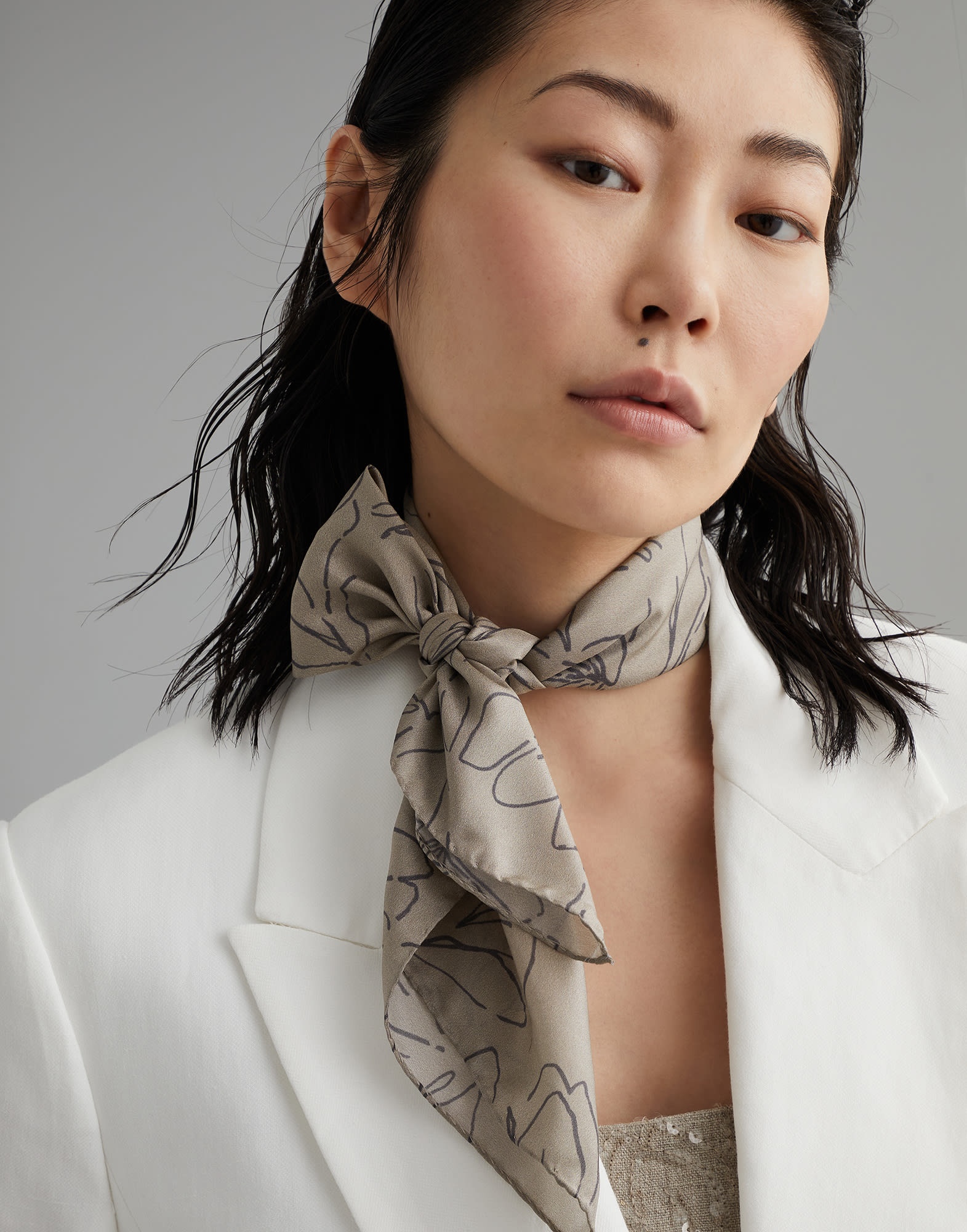 Silk magnolia print pongée foulard - 3