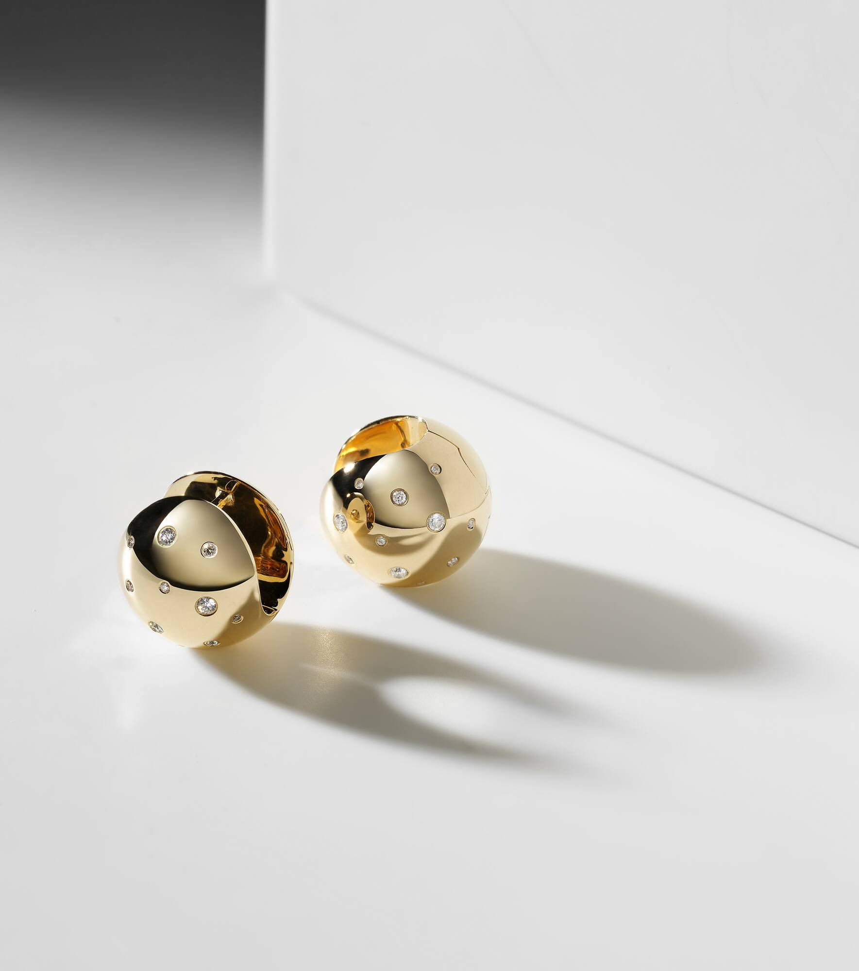 Glow Galaxy 18kt gold earrings with diamonds - 5
