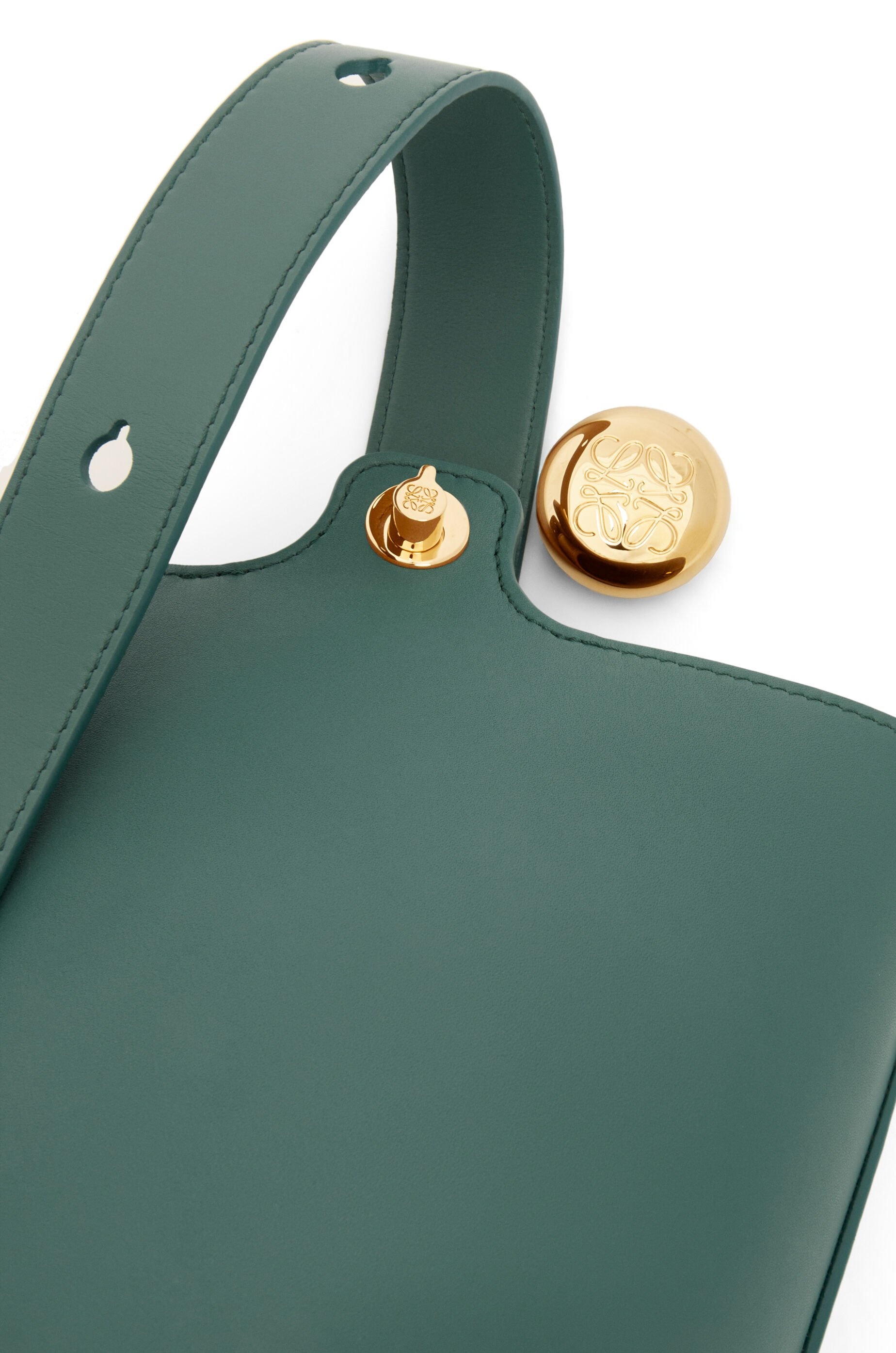 Mini Pebble bucket in smooth calfskin - 6