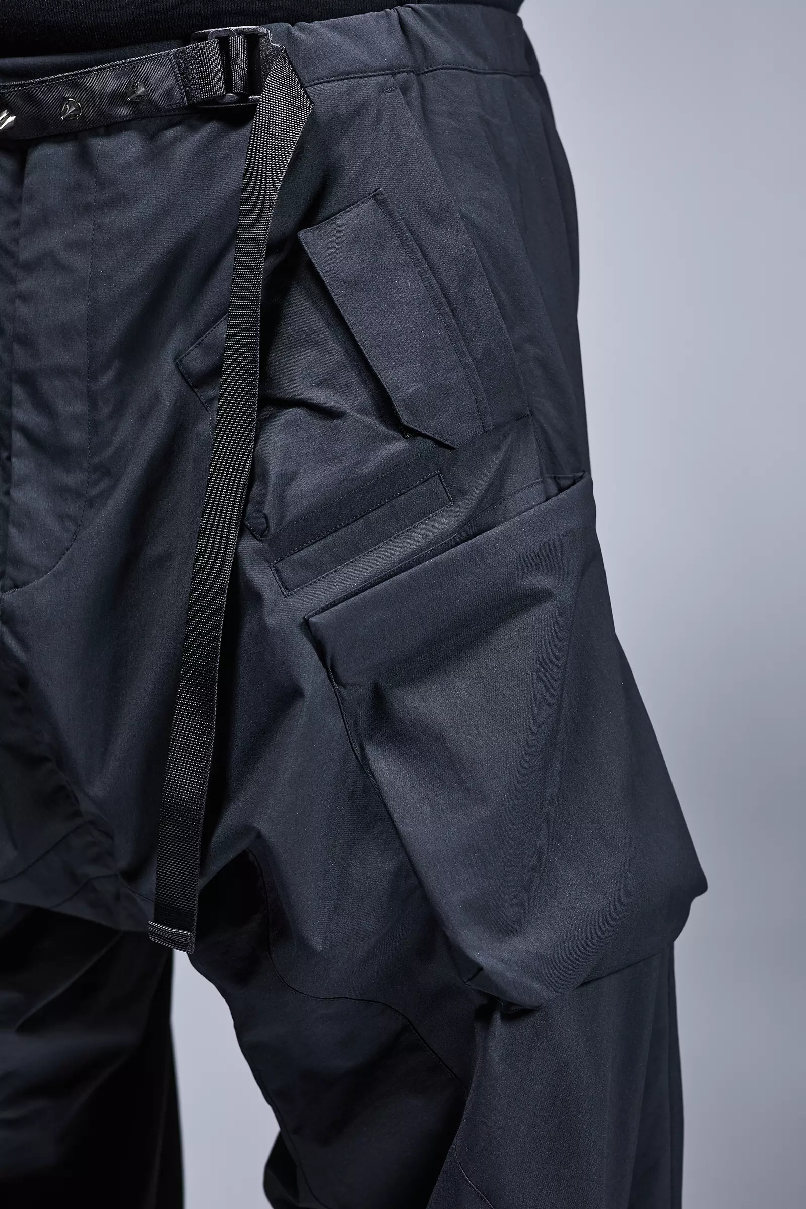 P30AL-E Encapsulated Nylon Ultrawide Drawcord Cargo Trouser Black - 18