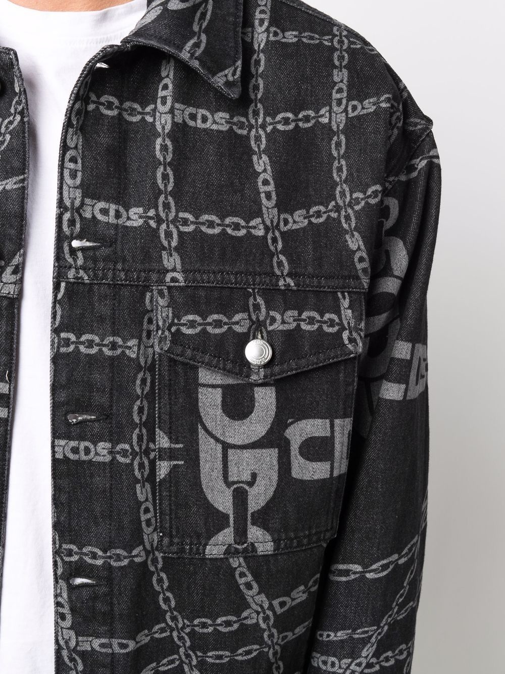 chain-logo print denim jacket - 5