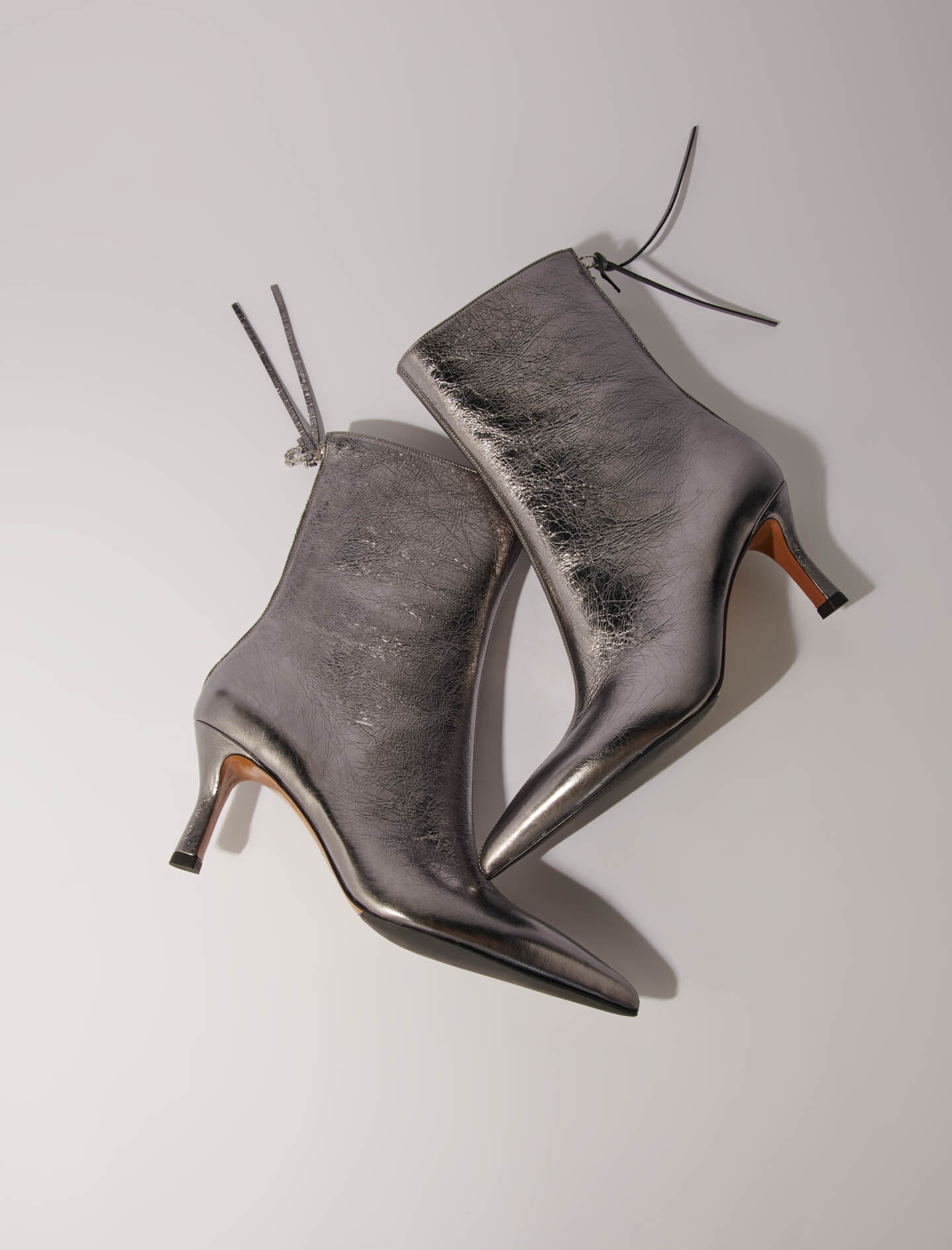 Metallic pointed-toe boots - 5