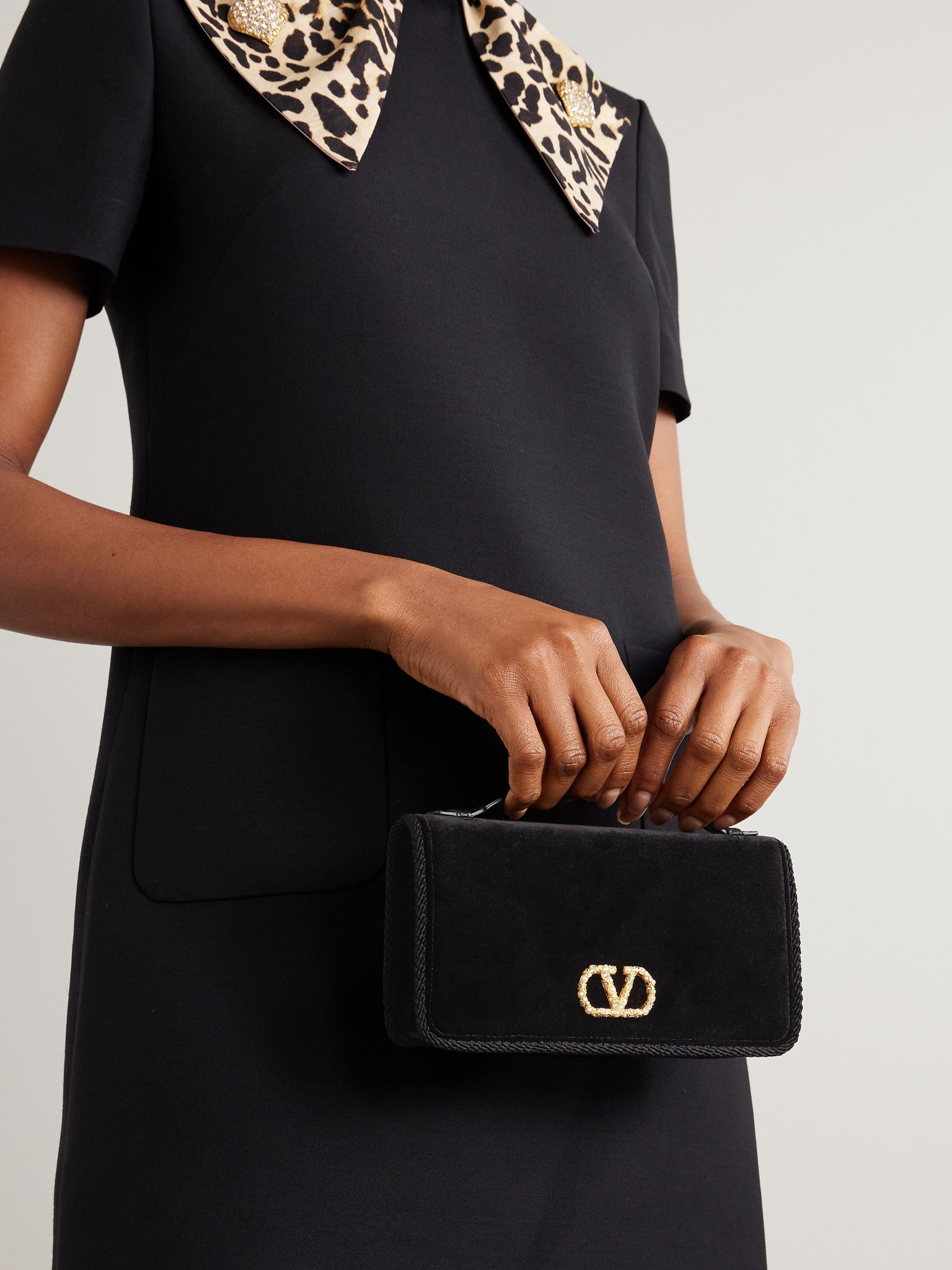 VLogo Signature embellished velvet wallet Black - 2