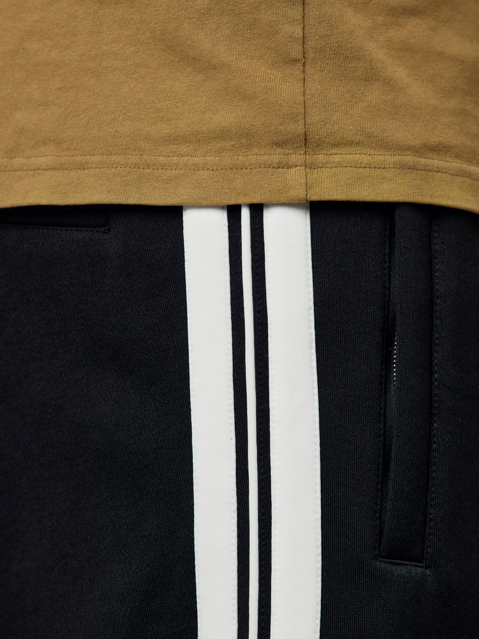 RECYCLED NYLON BLEND TRACKPANTS (BLACK) - 6