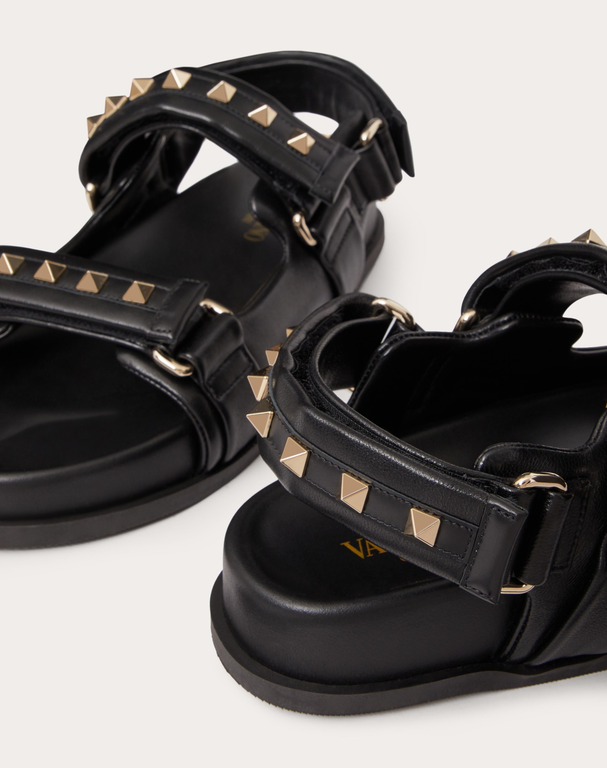 ROCKSTUD FLAT SANDAL IN NAPPA LEATHER - 5