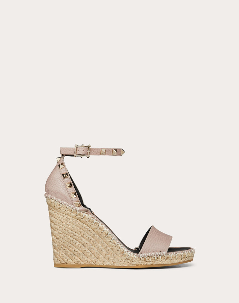 DOUBLE ROCKSTUD GRAINY CALFSKIN WEDGE SANDAL 105 MM - 1