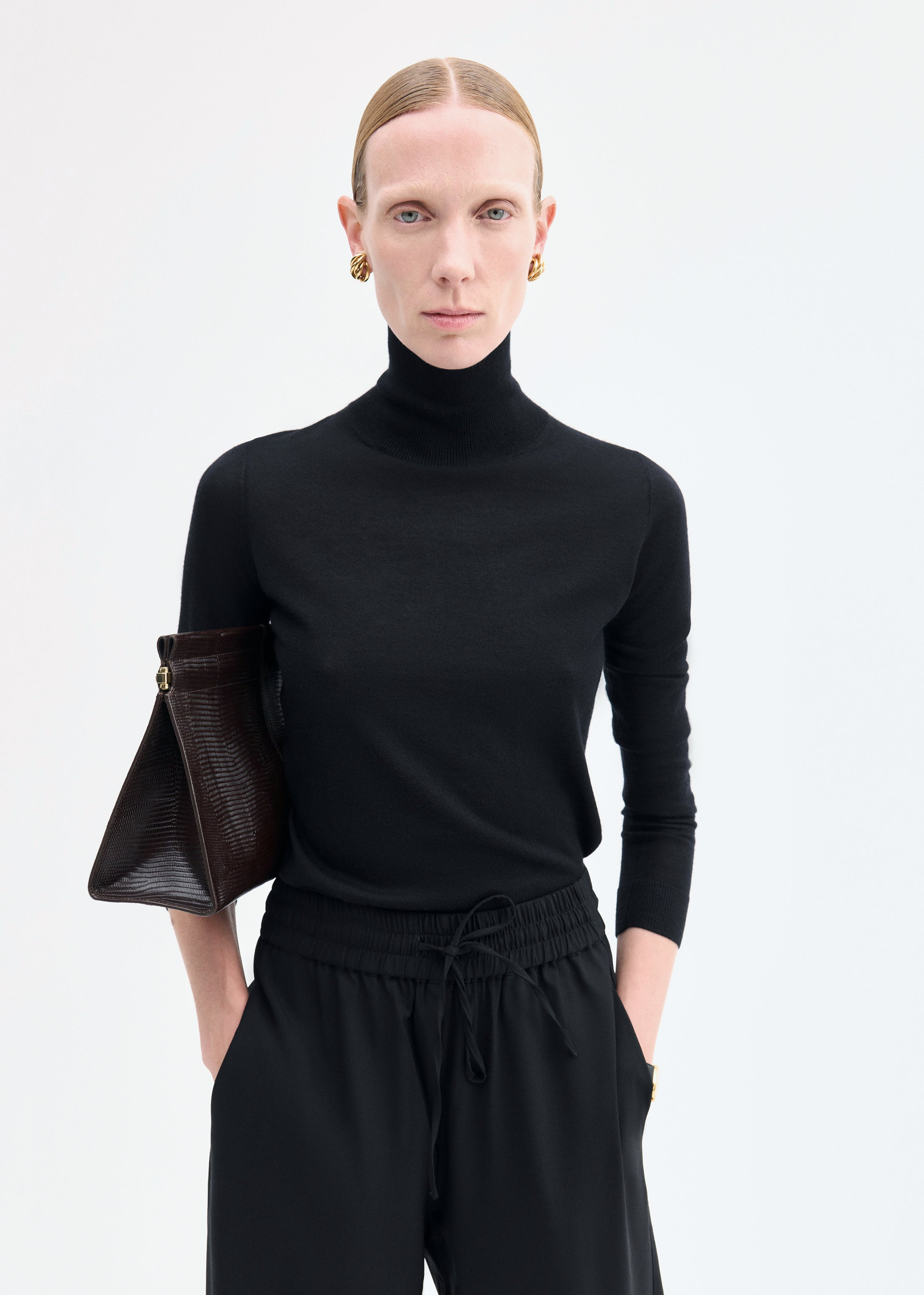 Slim Turtleneck in Fine Cashmere - 4