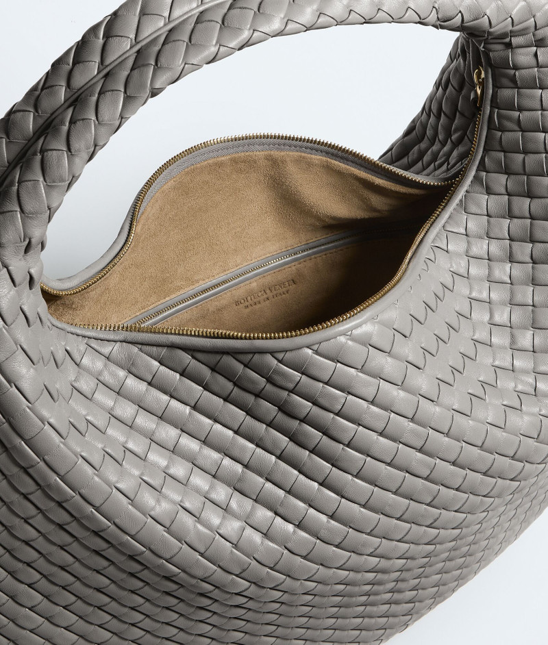 Bottega Veneta Maxi Veneta outlook