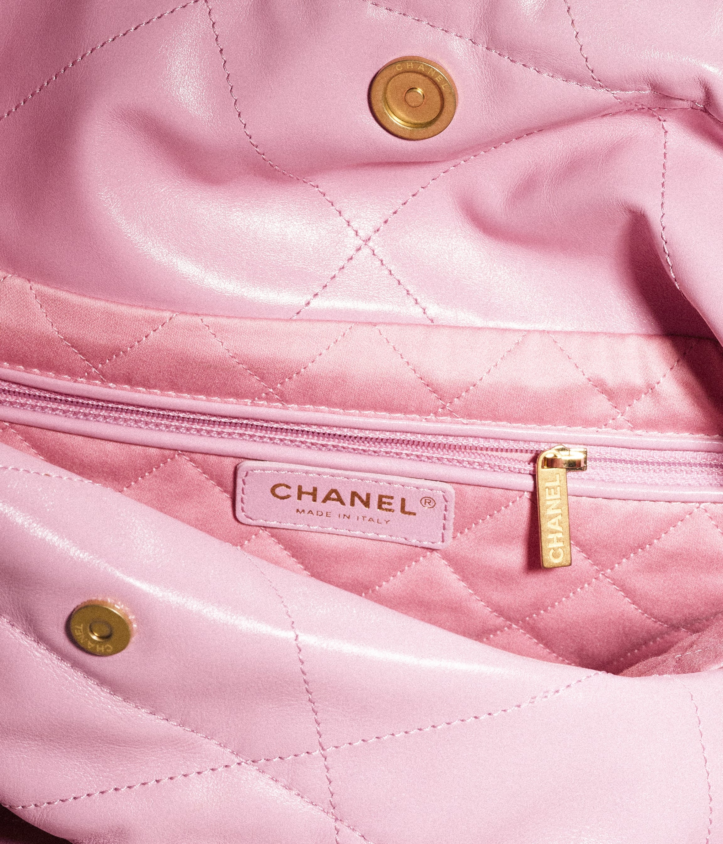 CHANEL 22 Large Handbag - 3