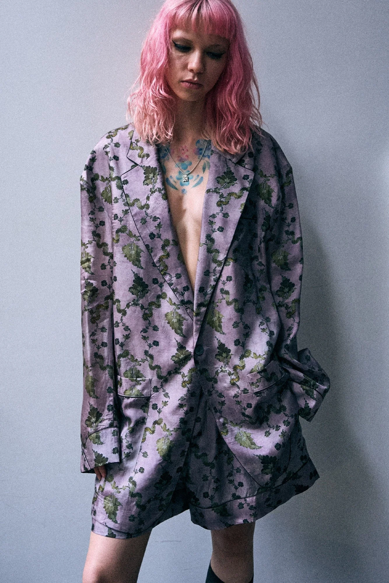 Elongated Ragged Blazer With Piping - 1
