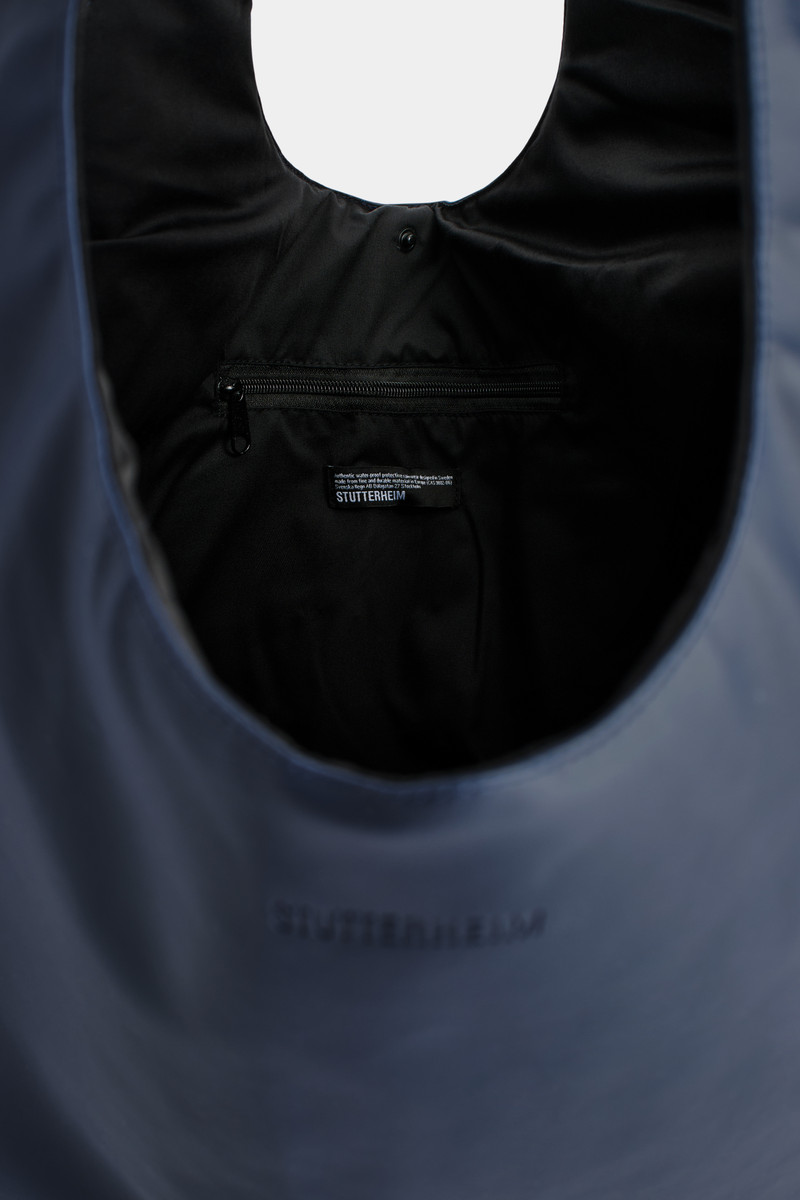 Stutterheim Svea Puffer Bag Navy outlook