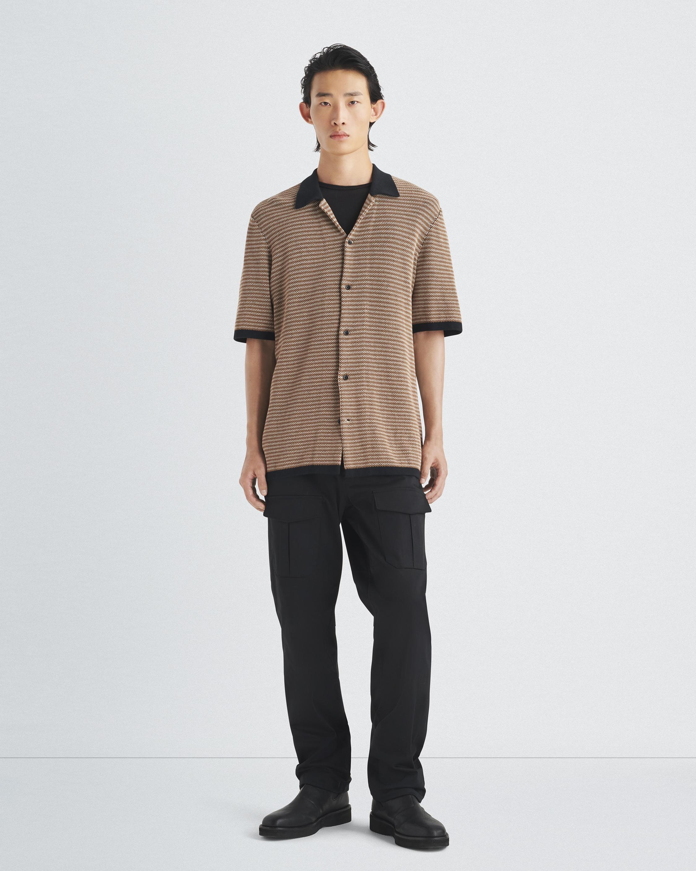 Felix Cotton Shirt
Classic Fit Button Down - 3