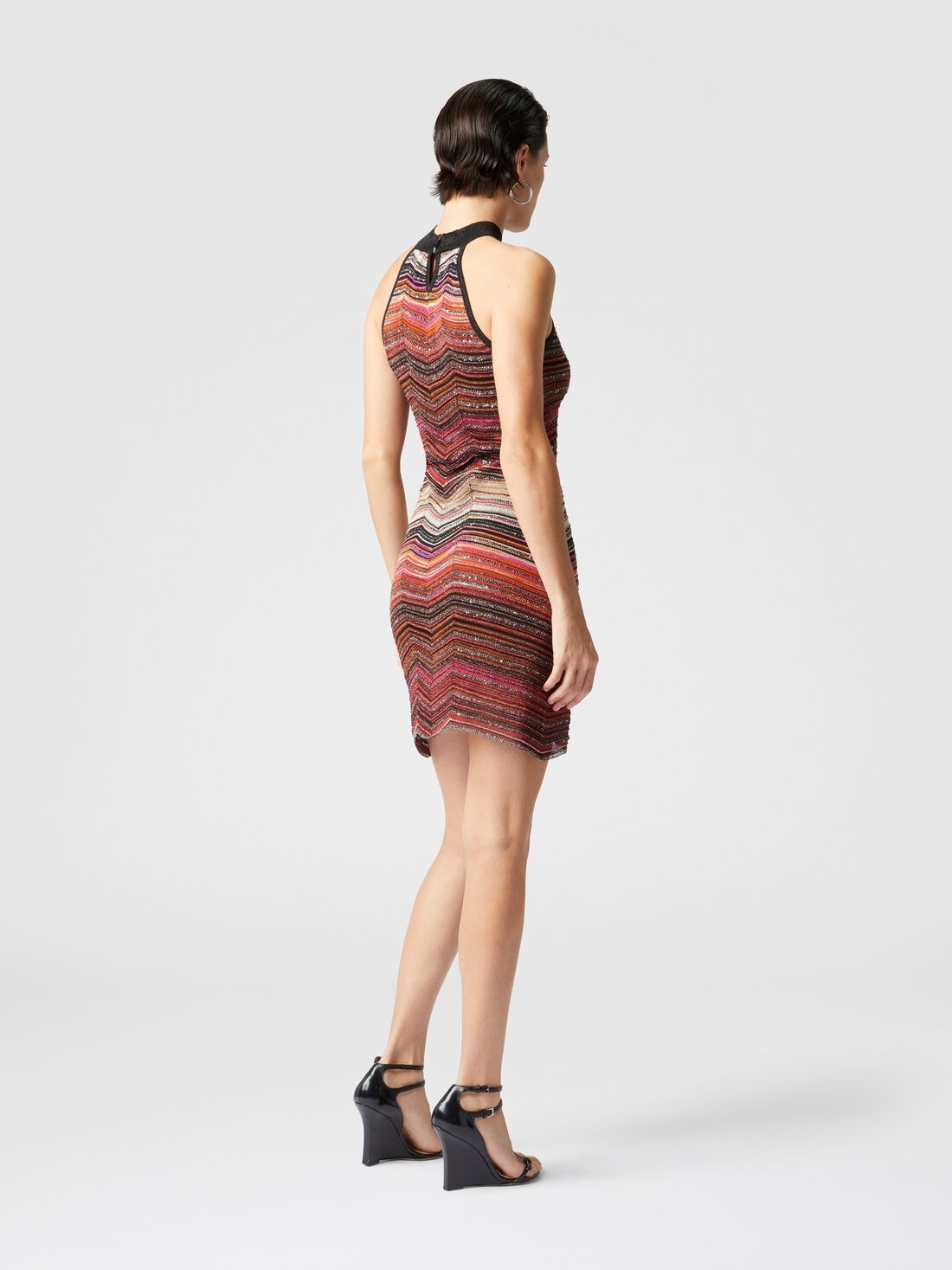 Short sleeveless chevron lamé dress with sequins and halter neckline - 3