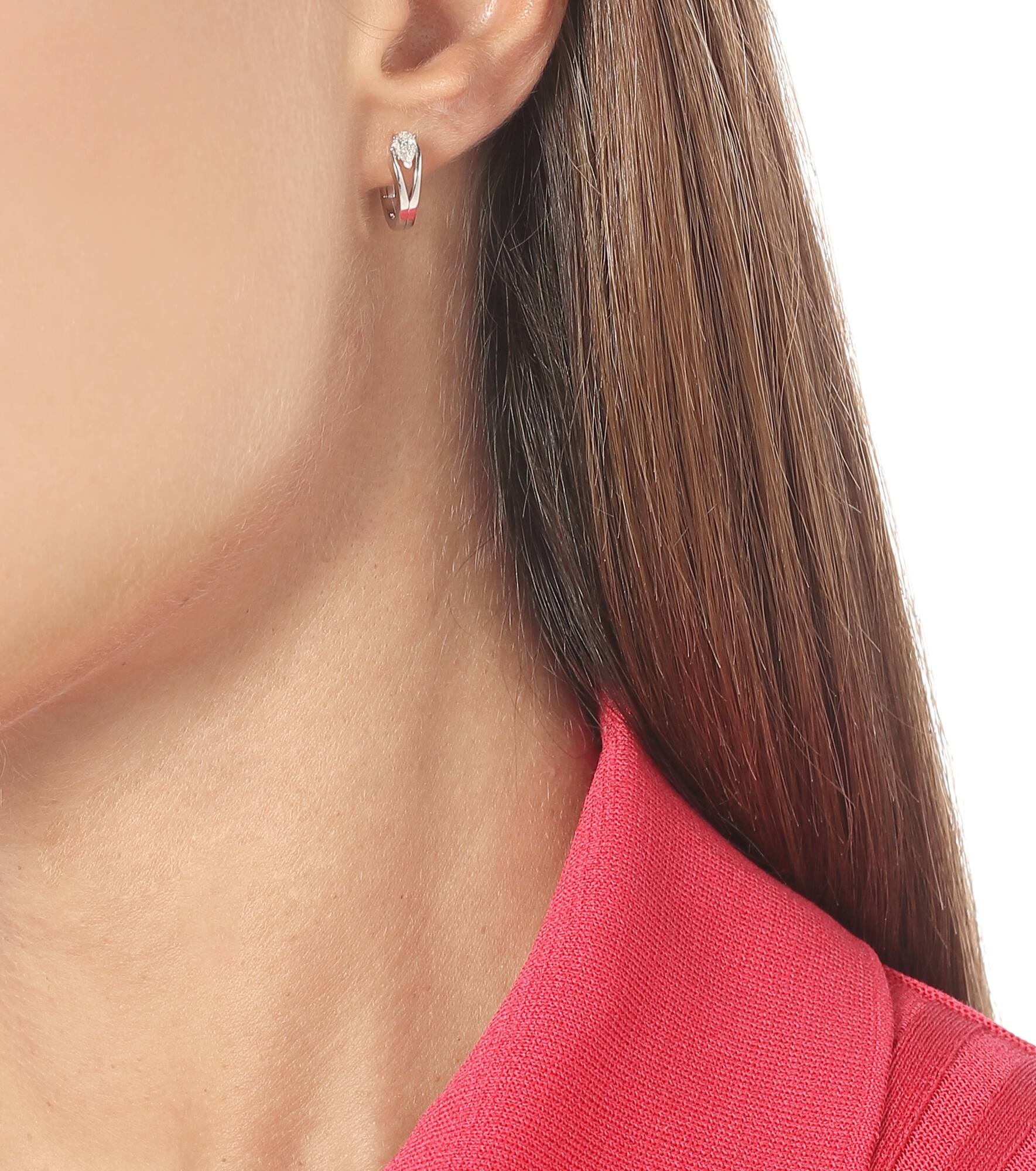 Serti Inversé XS 18kt white gold single earring with diamond - 5