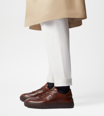 Tod's SNEAKERS IN LEATHER - BROWN outlook