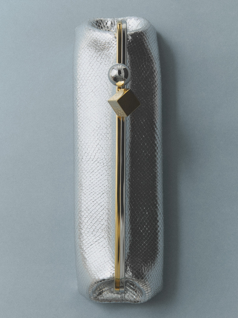 JACQUEMUS The Salon clutch outlook