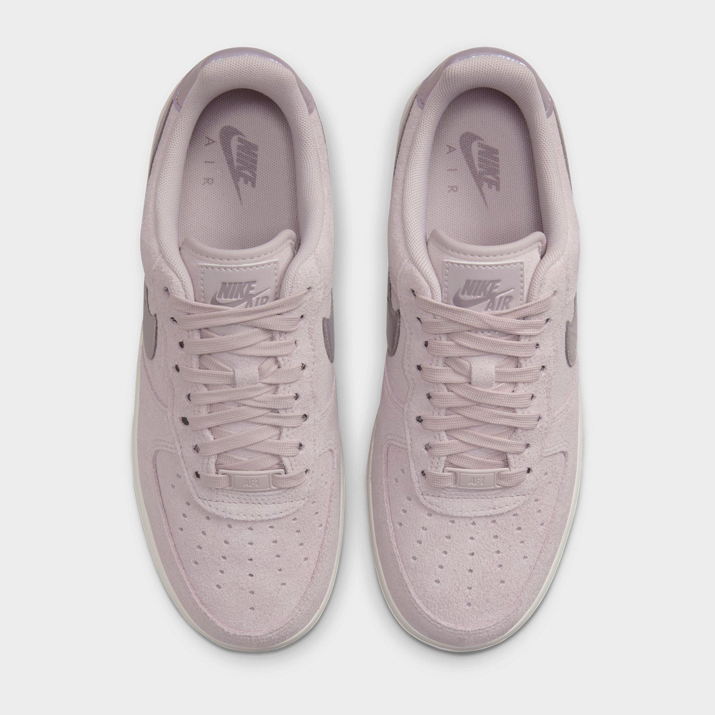 WOMEN'S NIKE AIR FORCE 1 '07 LOW SE CASUAL SHOES - 5