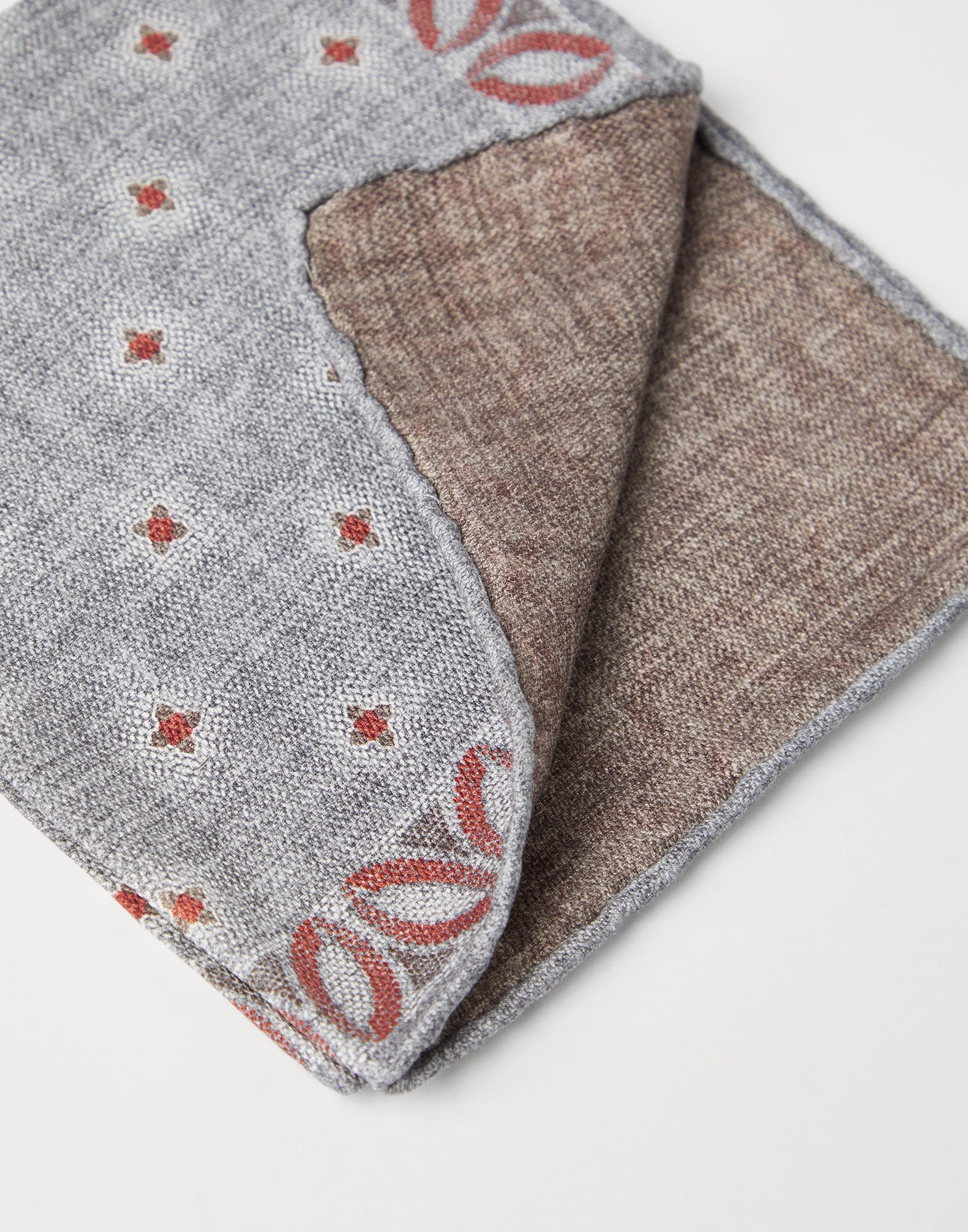 Silk pocket square with star design - 2