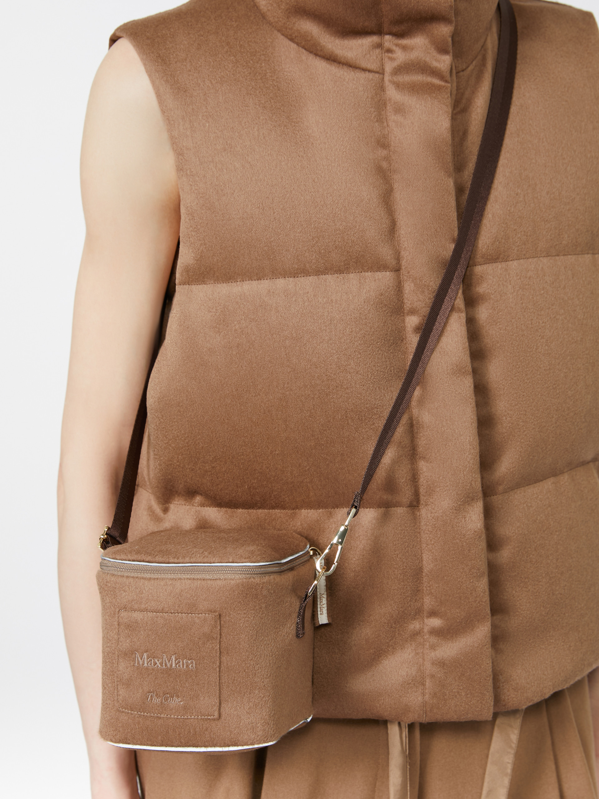 DIONISO Padded gilet in camel and water-repellent taffeta - 5