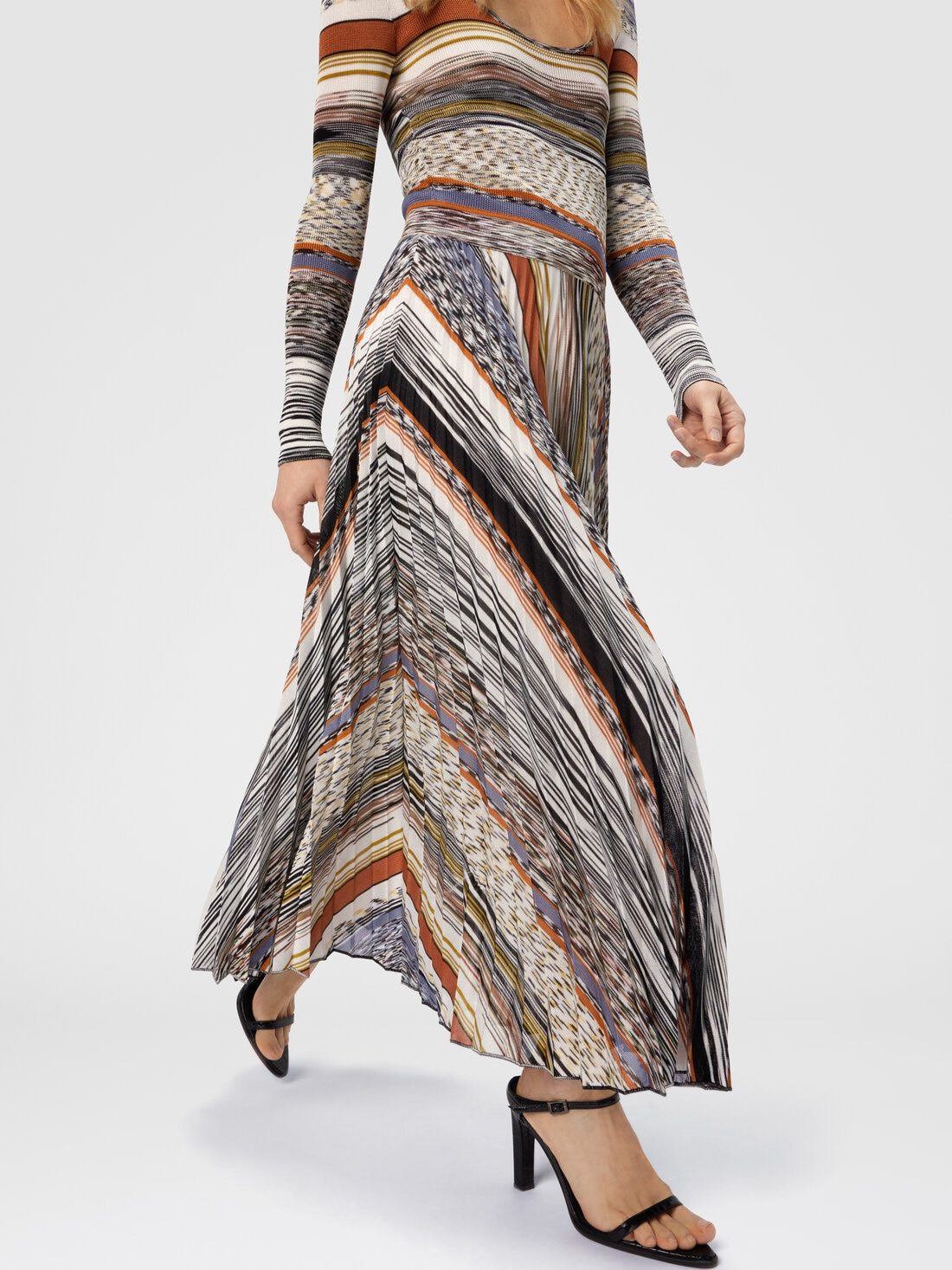 Long Dress with Pleated Skirt in Stripes - 5