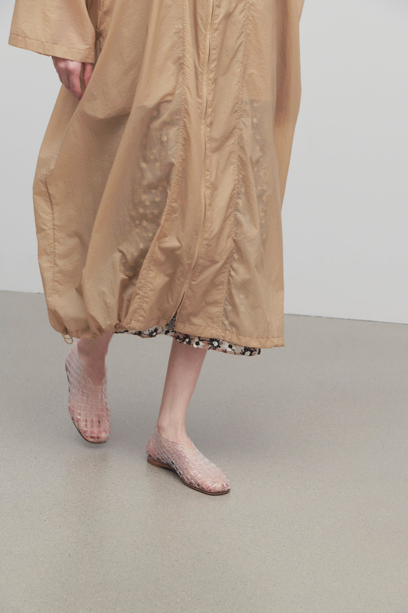 Mara Flat in Vinyl 4