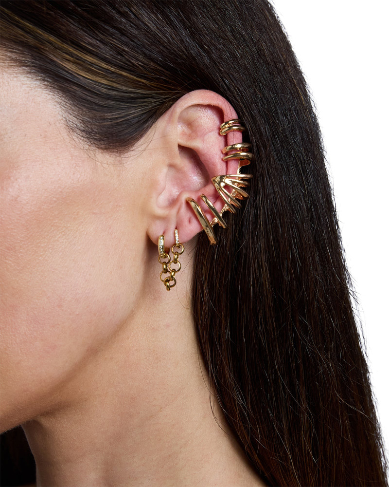KRYSTAL CHAINLINK HUGGIE EARINGS GOLD 3