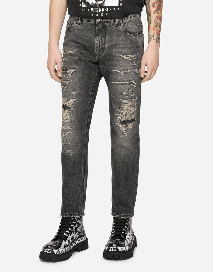 Loose gray jeans with repaired rips - 4