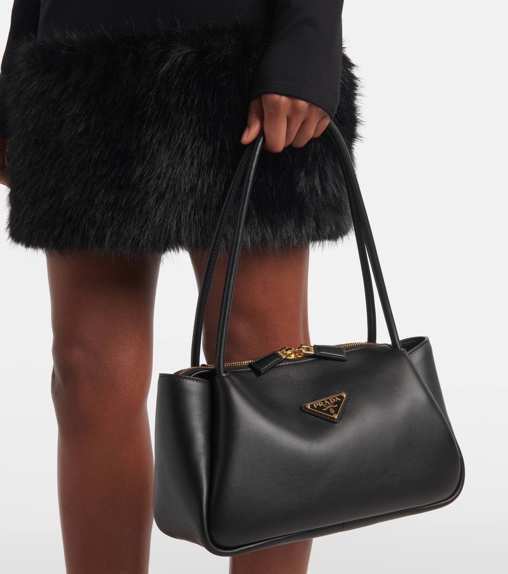 Medium leather shoulder bag - 7