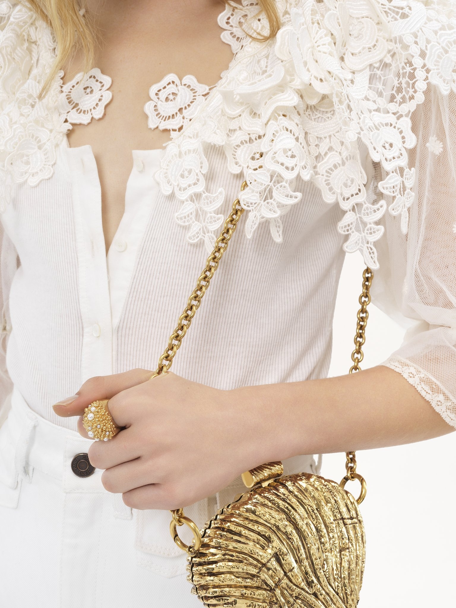 【Chloe】シェルズリング Chloé The Chloé Shells Ring in Vintage gold | Chloé US