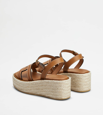 Tod's KATE WEDGE SANDALS IN LEATHER - BROWN outlook