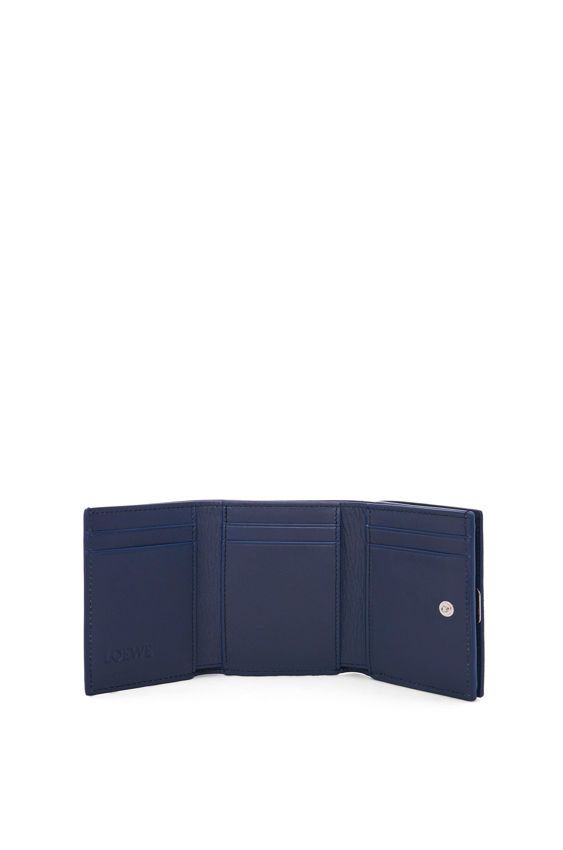 Anagram trifold wallet in pebble grain calfskin - 2