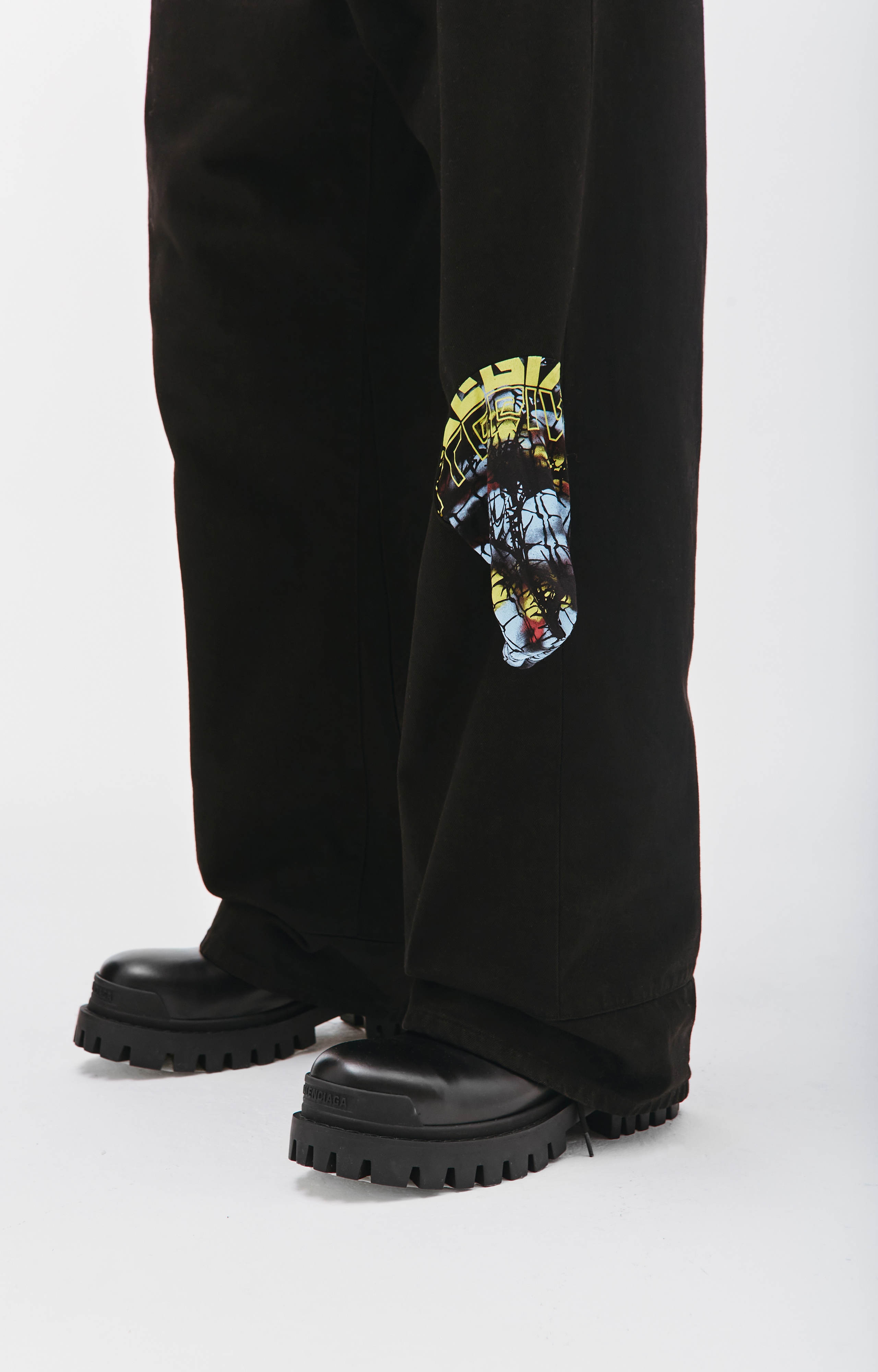 BLACK GRAPHIC PRINT JEANS - 4