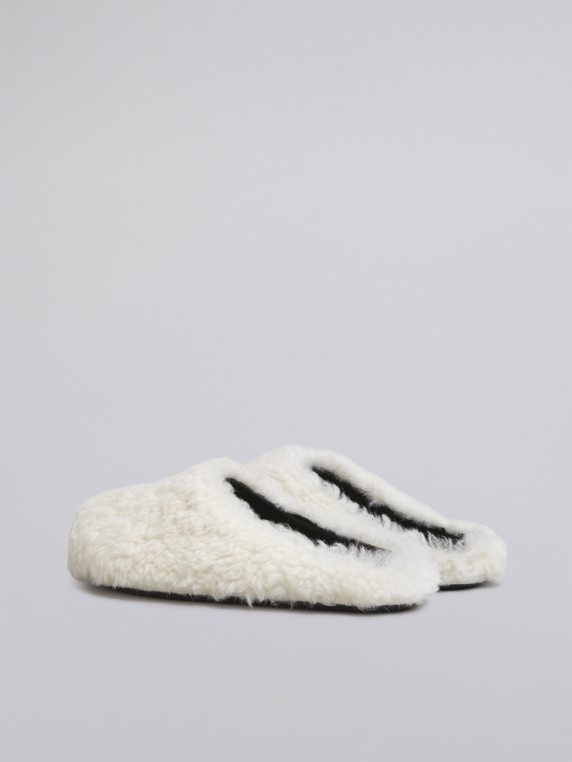 WHITE SHEARLING FUSSBETT SABOT - 3