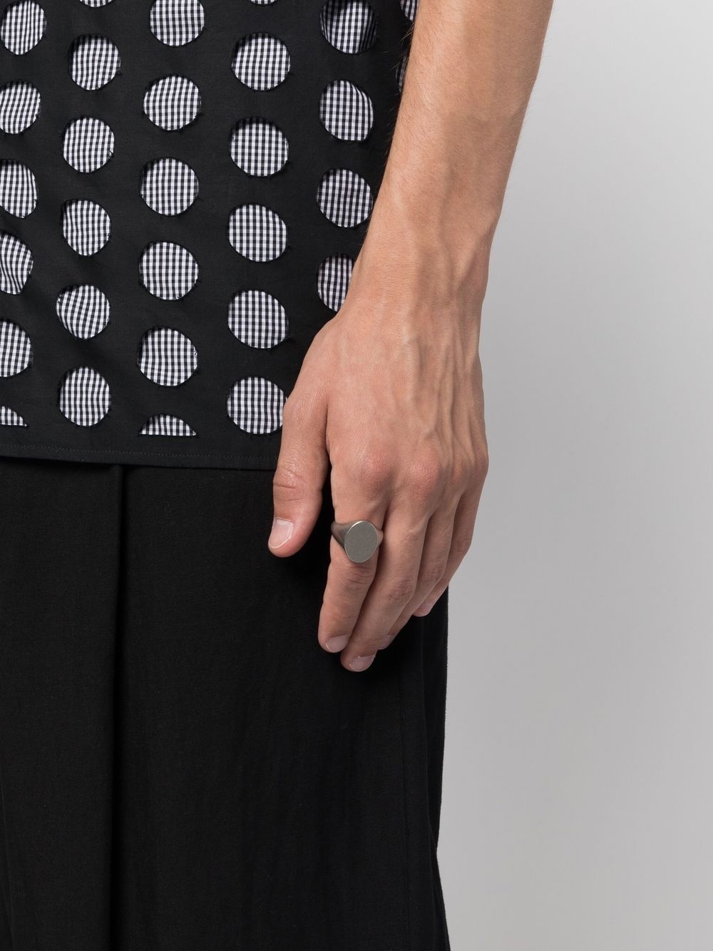 engraved-logo signet ring - 2