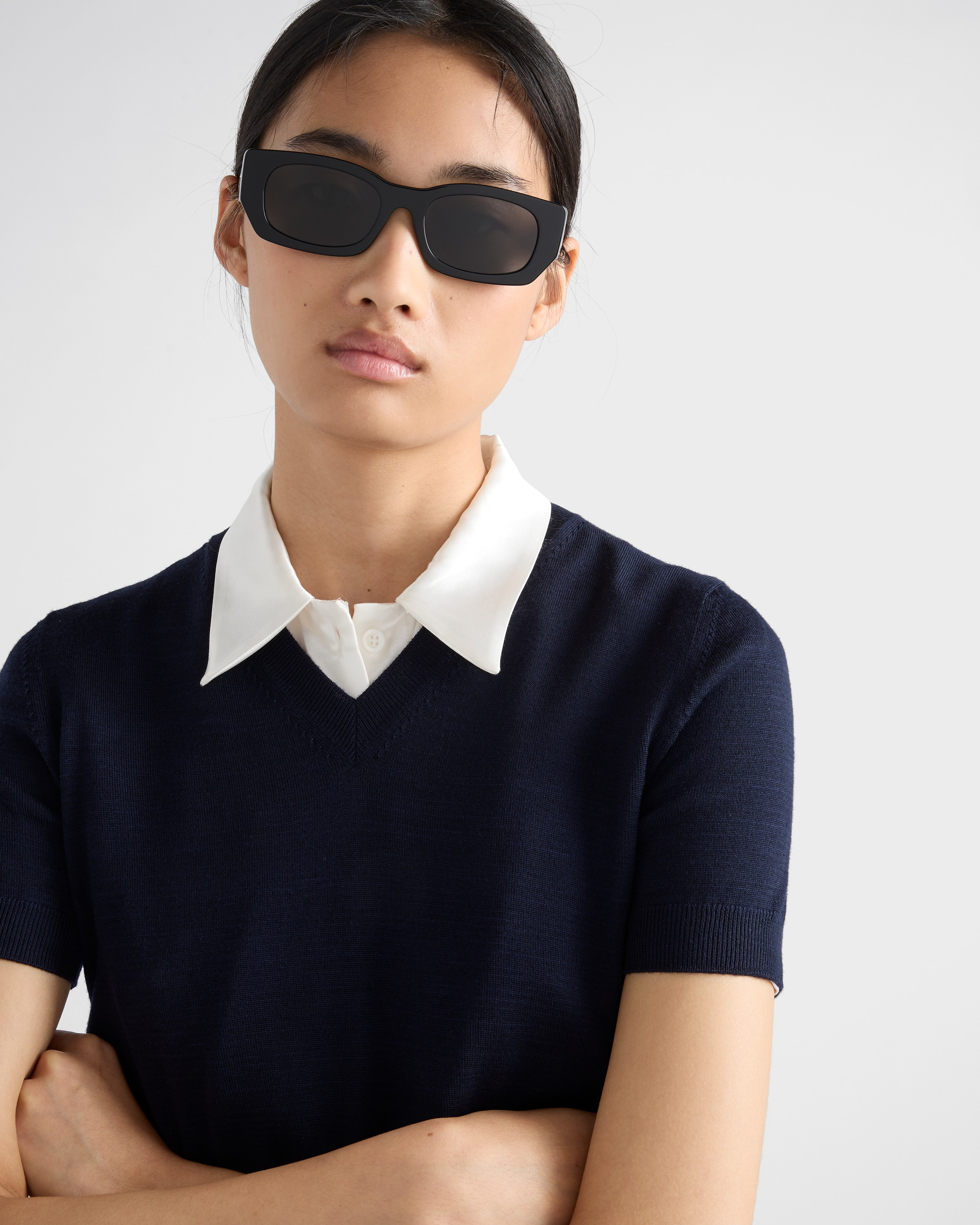 Sunglasses with the Prada logo - 2