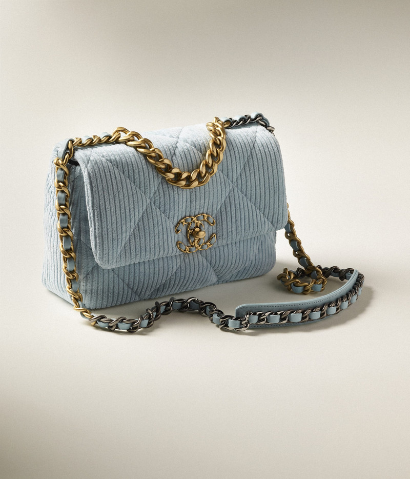 CHANEL CHANEL 19 Handbag outlook