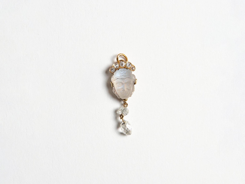 MOONSTONE DIAMOND PENDANT IN 18kt GOLD 1