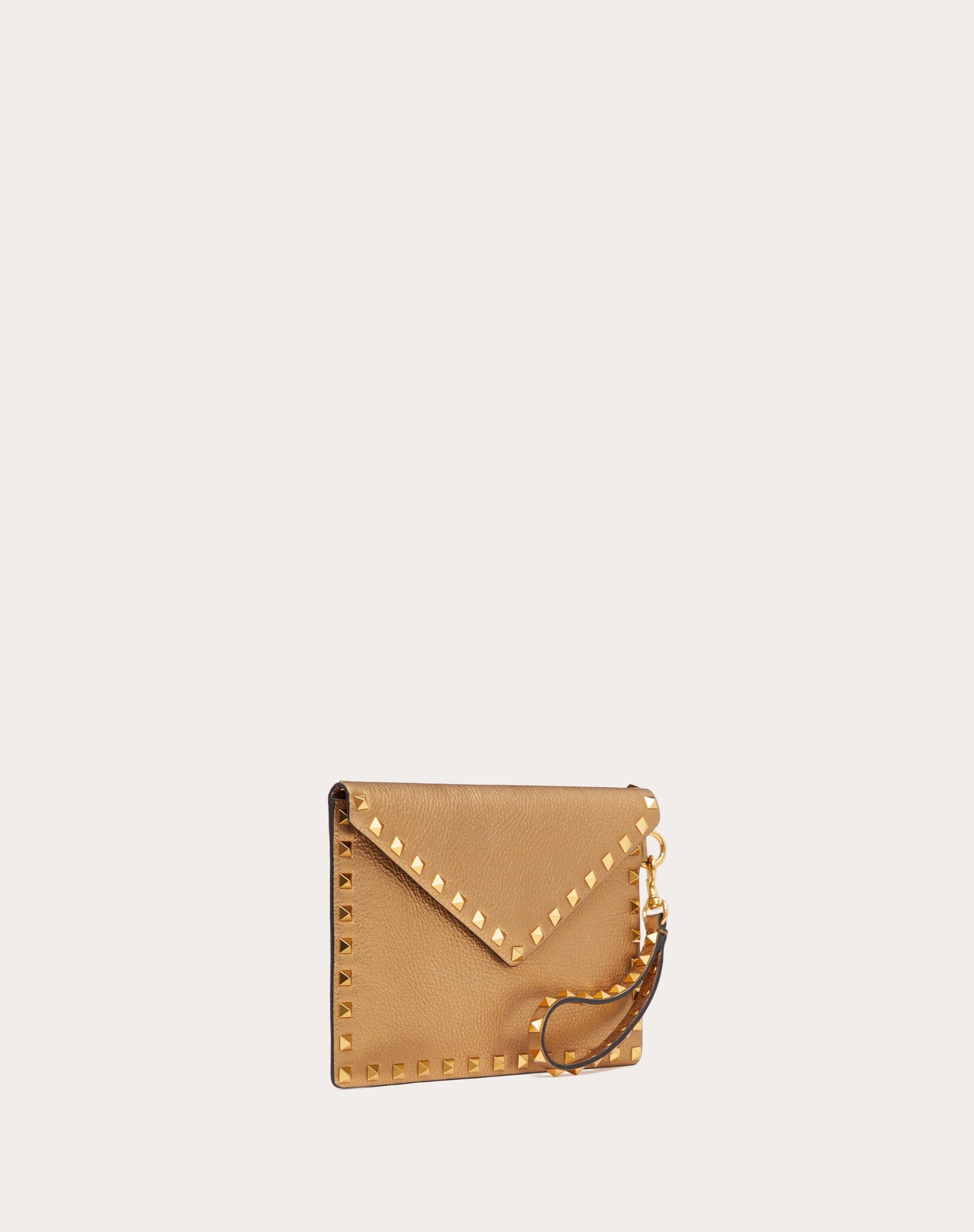 ROCKSTUD METALLIC GRAINY CALFSKIN POUCH - 3