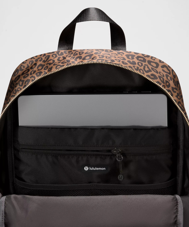 Everywhere Backpack 22L *Metal Hardware 5