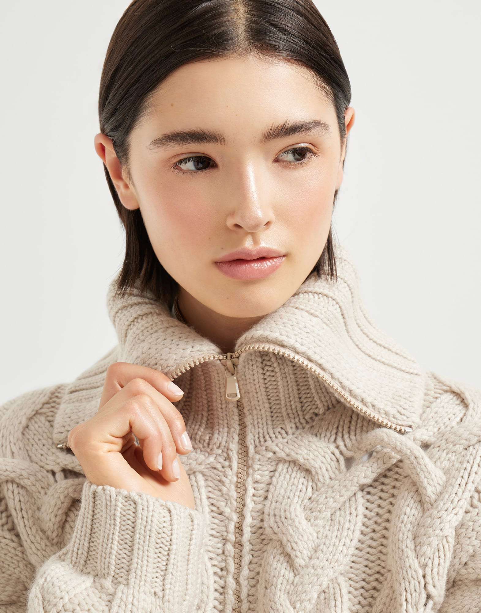 Crisscross cable cardigan in cashmere Feather yarn - 3