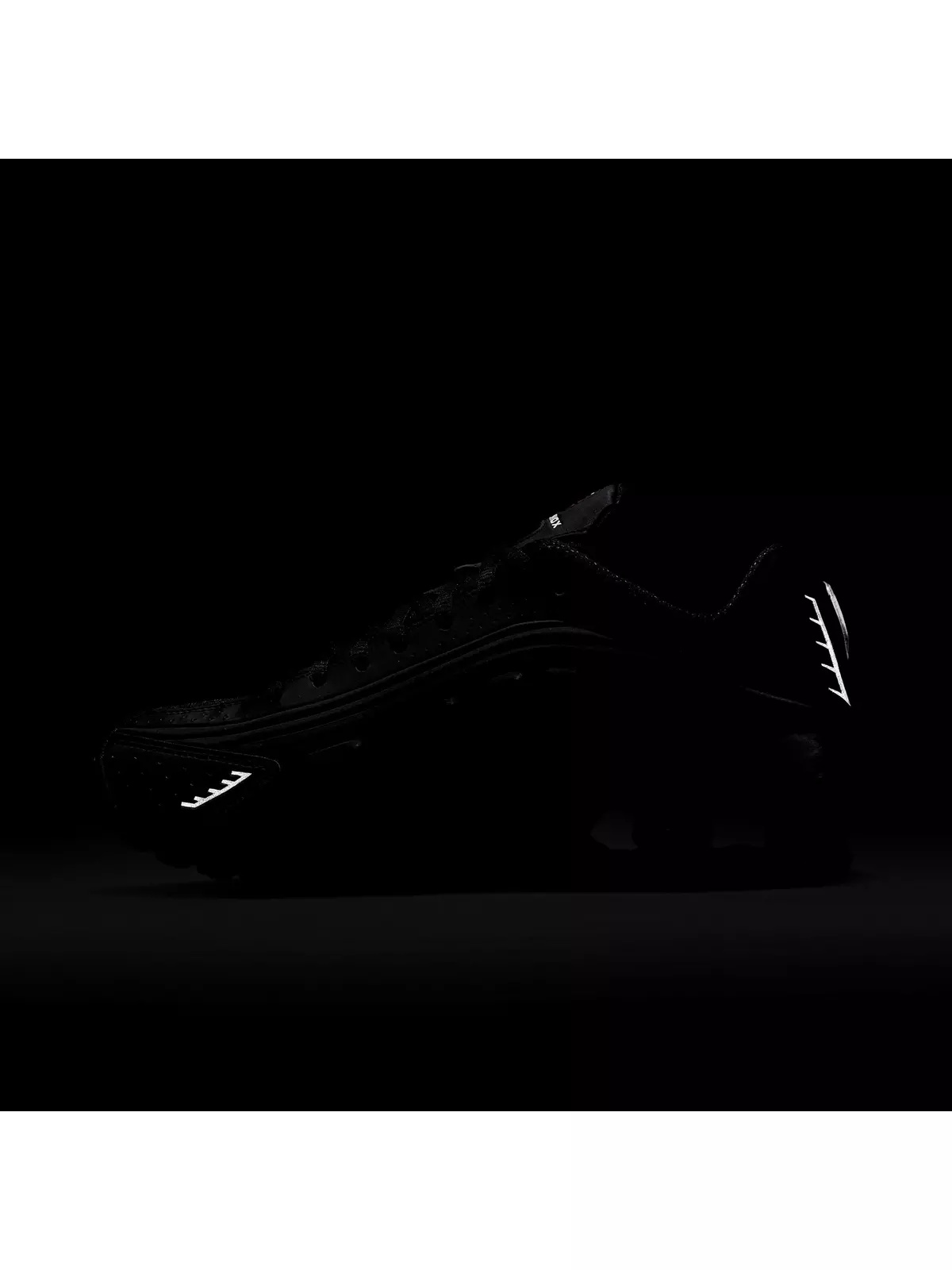 Shox R4 "Black/Max Orange" Women's Shoe - 8