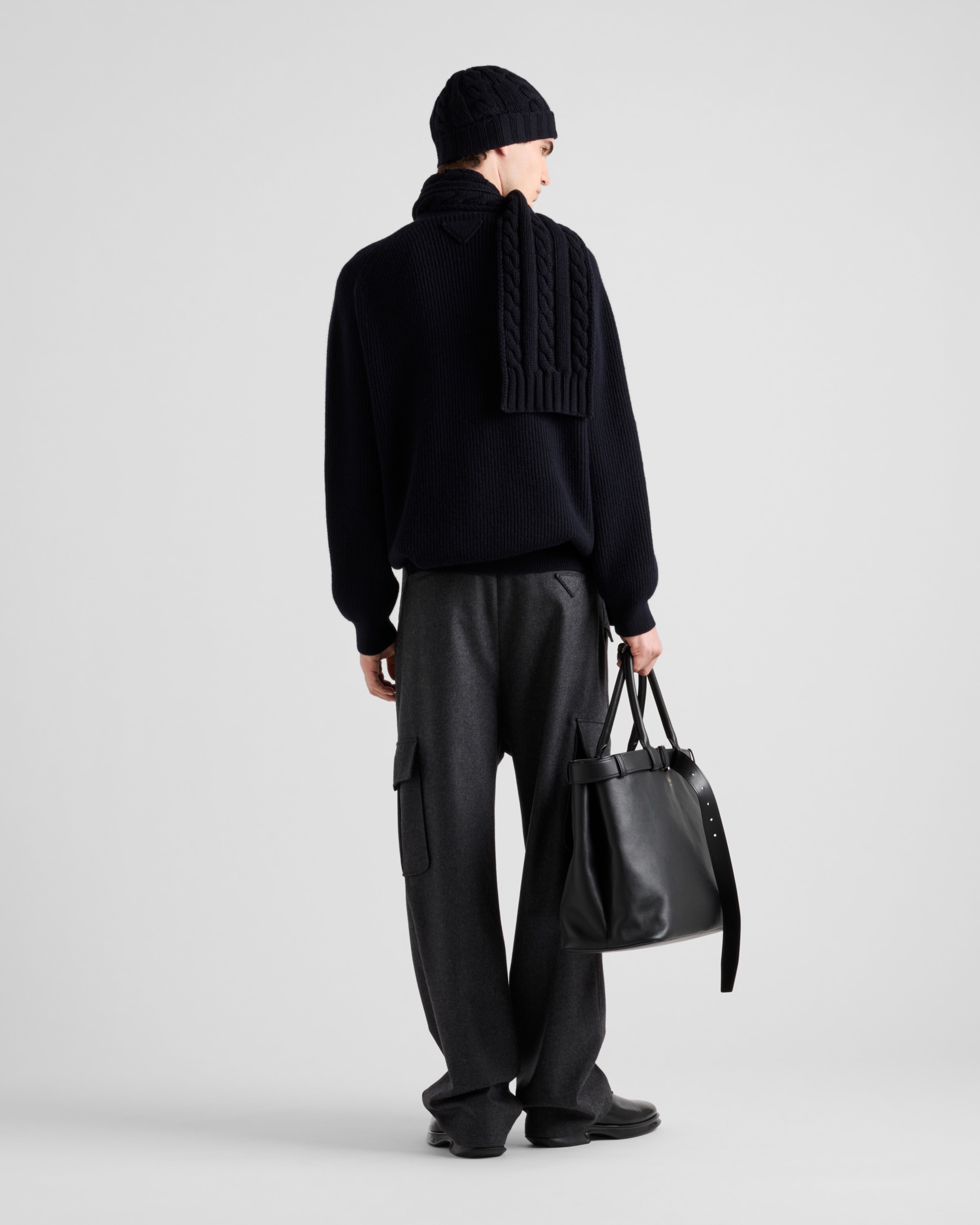 Wool pants with cargo pockets - 5