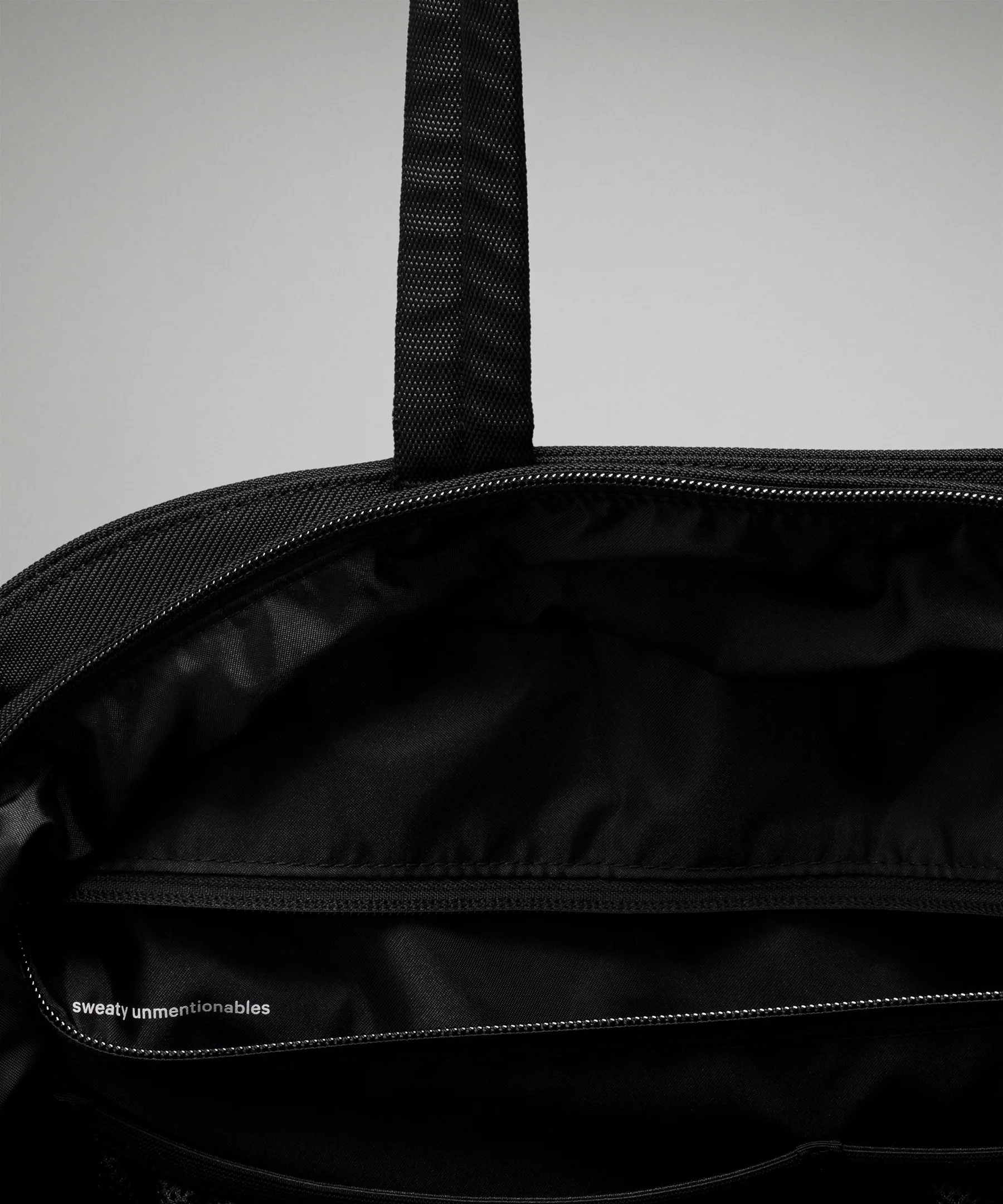 City Essentials Bag 25L - 5