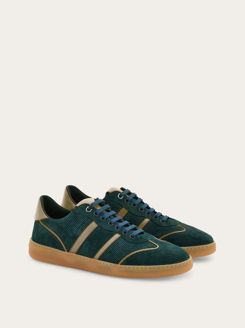 Low-top sneaker with logo 2