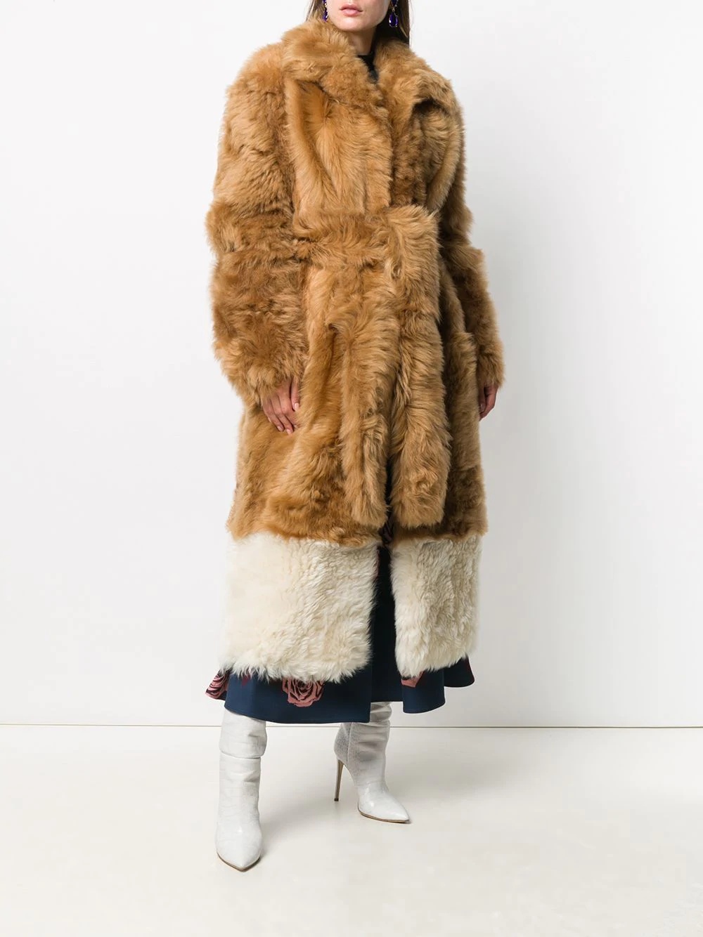 belted oversized fur coat - 2