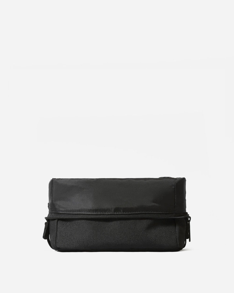 EVERLANE THE RENEW TRANSIT CATCH-ALL CASE outlook
