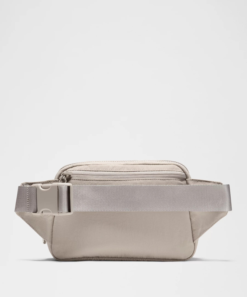 Everywhere Belt Bag Large with Long Strap 2L 3