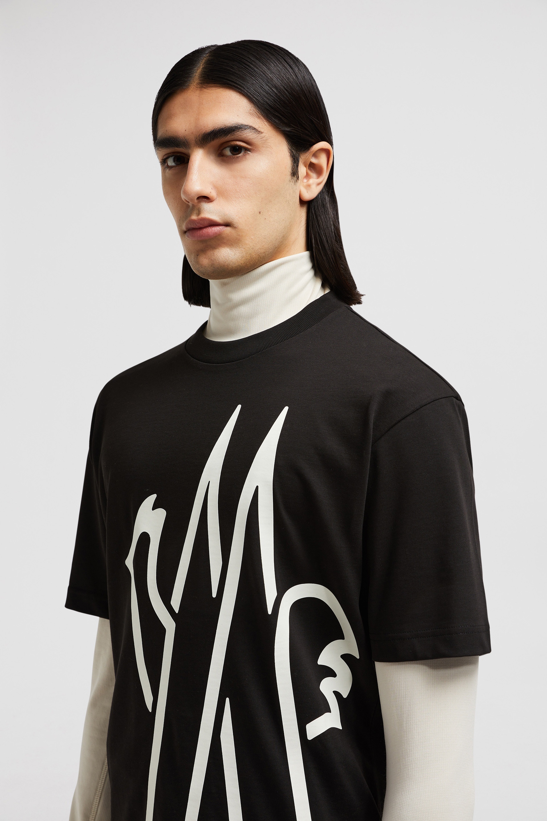 Moncler grenoble Tシャツロゴレリーフ Moncler Grenoble logo-print T-shirt | Black | FARFETCH